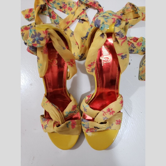 Rogue Gorgeous Heels with Fabric Tie - Picture 2 of 3